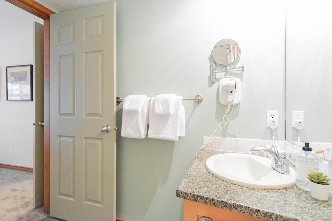 The Best Ski In Ski Out Two Bedroom Condo At Aspens Whistler Luaran gambar